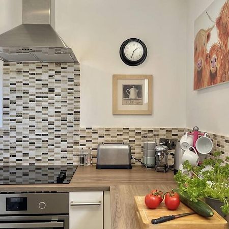 Lavender Apartment - Spacious Apartment Close To The Beach Deal Bagian luar foto