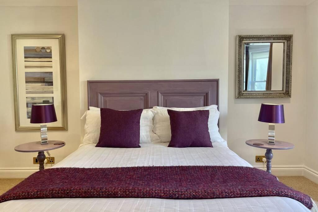 Lavender Apartment - Spacious Apartment Close To The Beach Deal Bagian luar foto