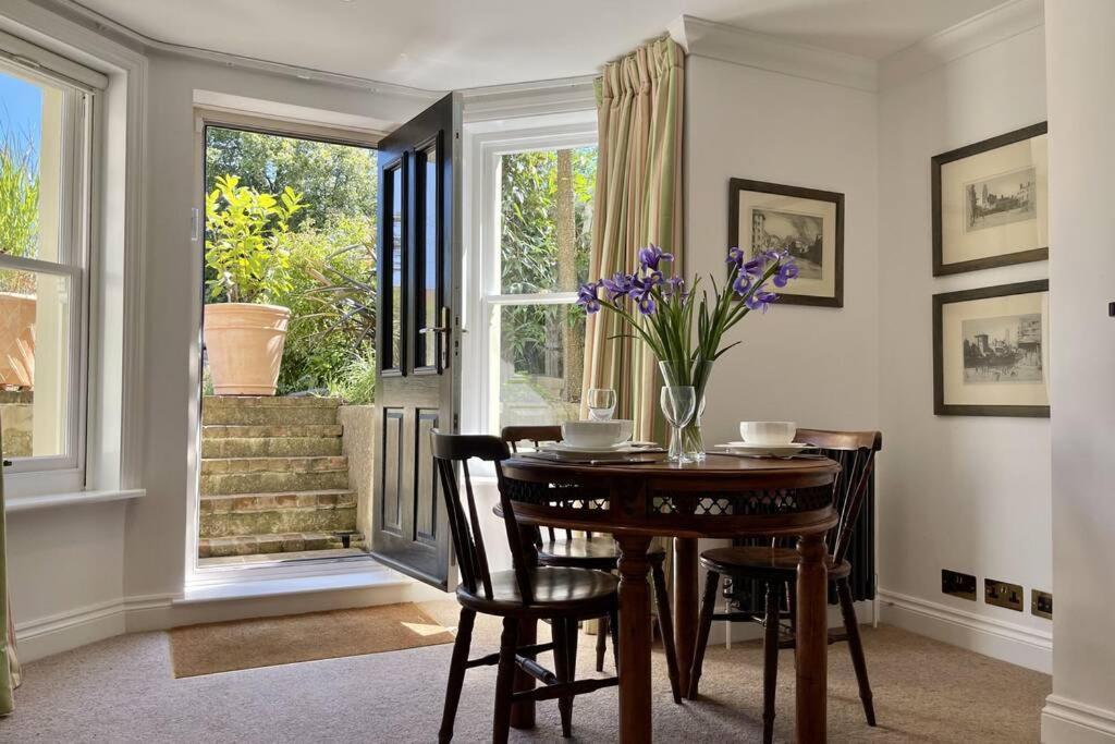 Lavender Apartment - Spacious Apartment Close To The Beach Deal Bagian luar foto