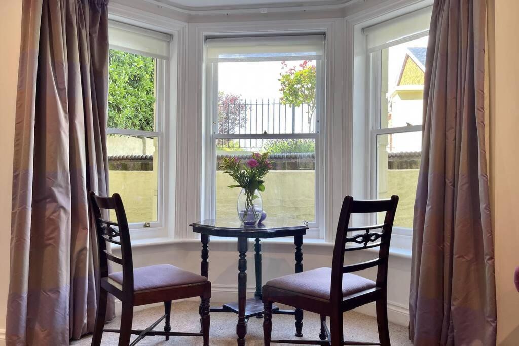 Lavender Apartment - Spacious Apartment Close To The Beach Deal Bagian luar foto