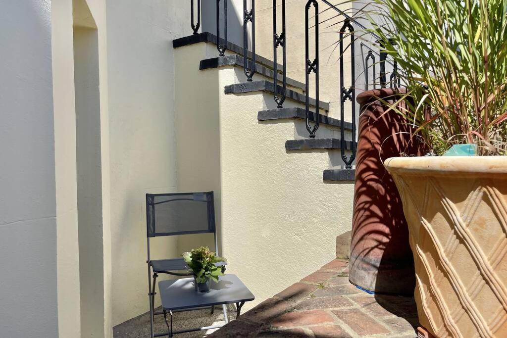 Lavender Apartment - Spacious Apartment Close To The Beach Deal Bagian luar foto