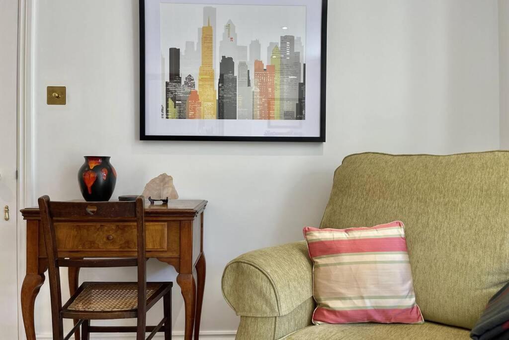 Lavender Apartment - Spacious Apartment Close To The Beach Deal Bagian luar foto