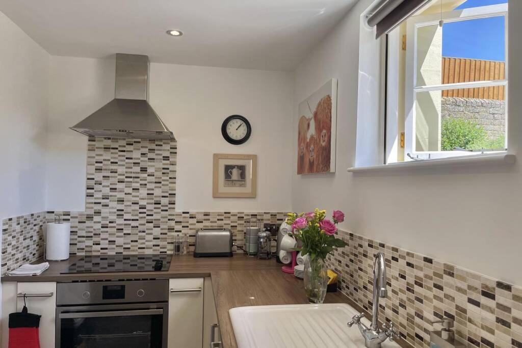 Lavender Apartment - Spacious Apartment Close To The Beach Deal Bagian luar foto