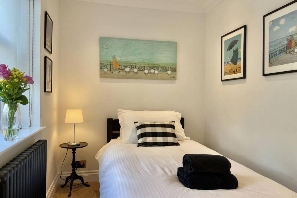 Lavender Apartment - Spacious Apartment Close To The Beach Deal Bagian luar foto