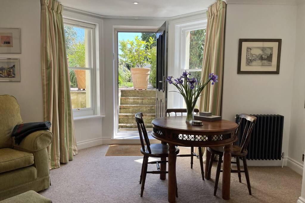 Lavender Apartment - Spacious Apartment Close To The Beach Deal Bagian luar foto